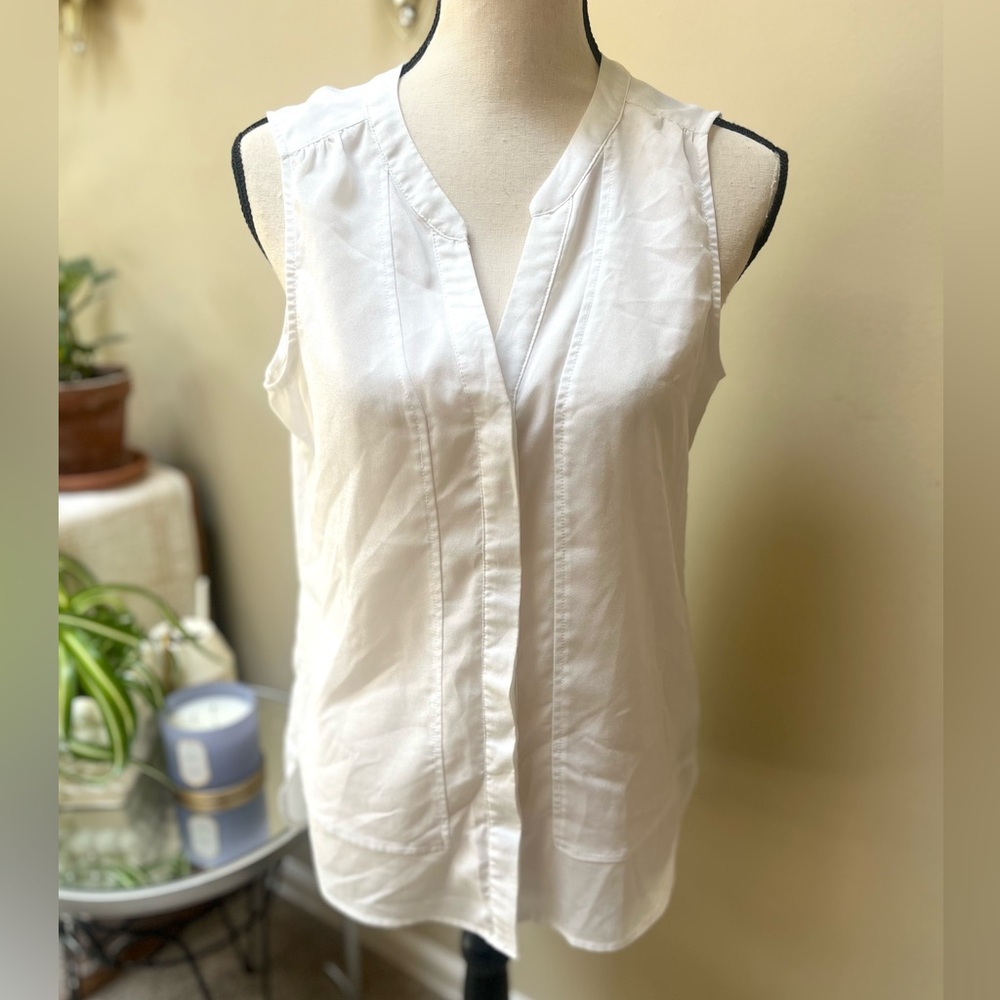 New York & Company Ivory Sleeveless Button-Down Blouse